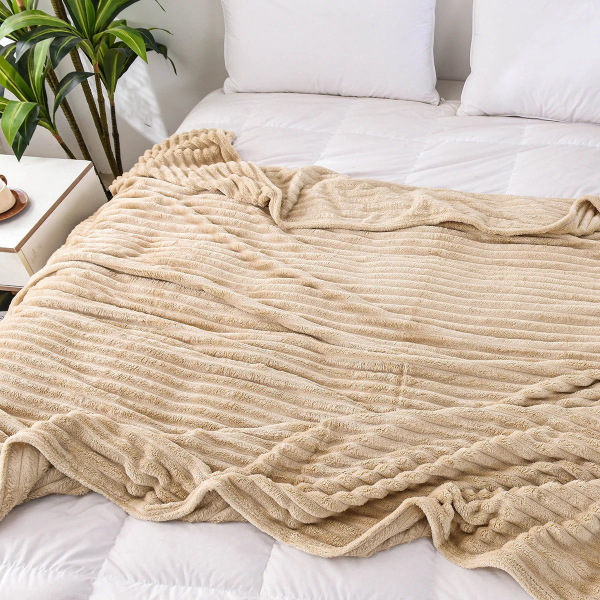 Cozy Flannel Blanket: Soft, Warm, Versatile Comfort