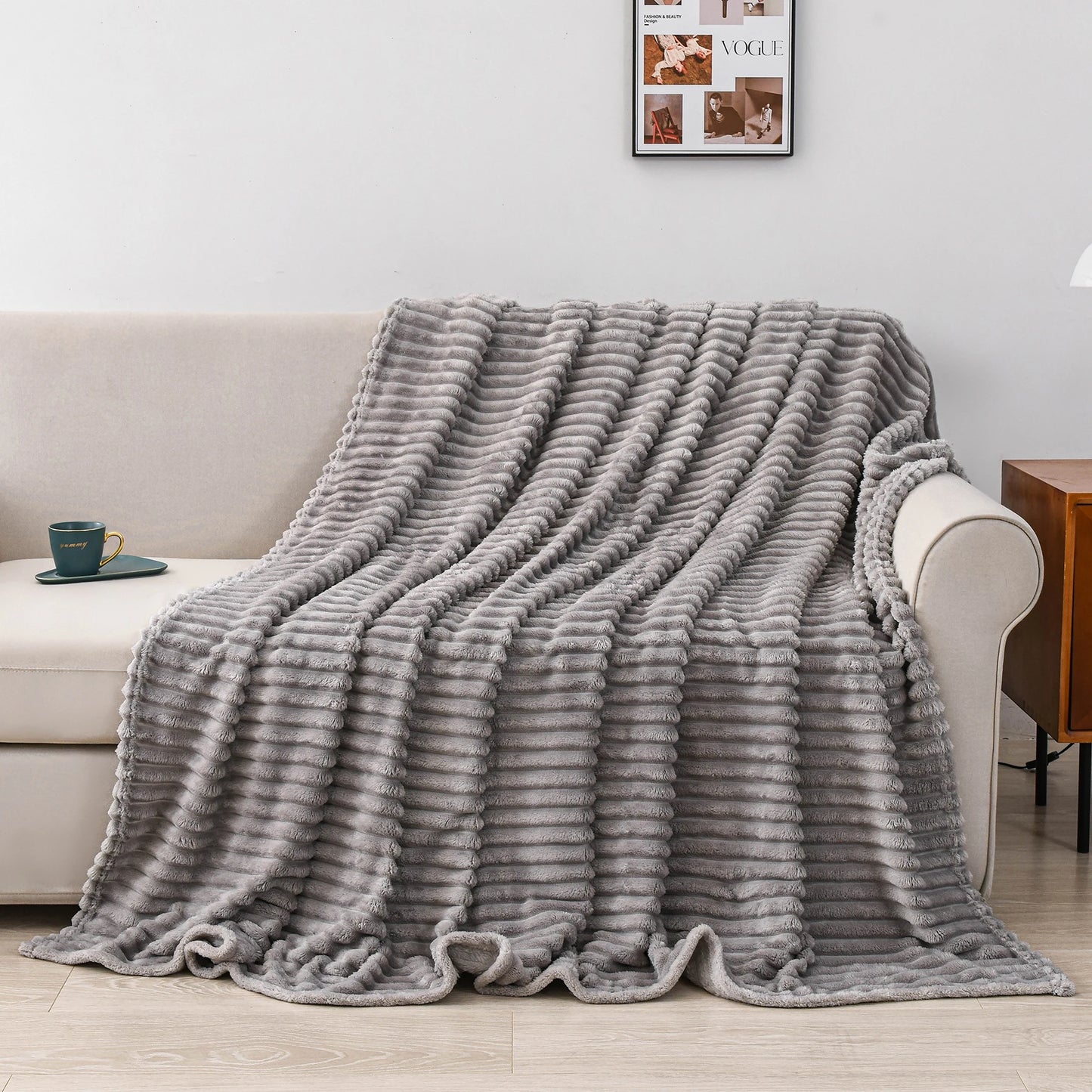 Cozy Flannel Blanket: Soft, Warm, Versatile Comfort